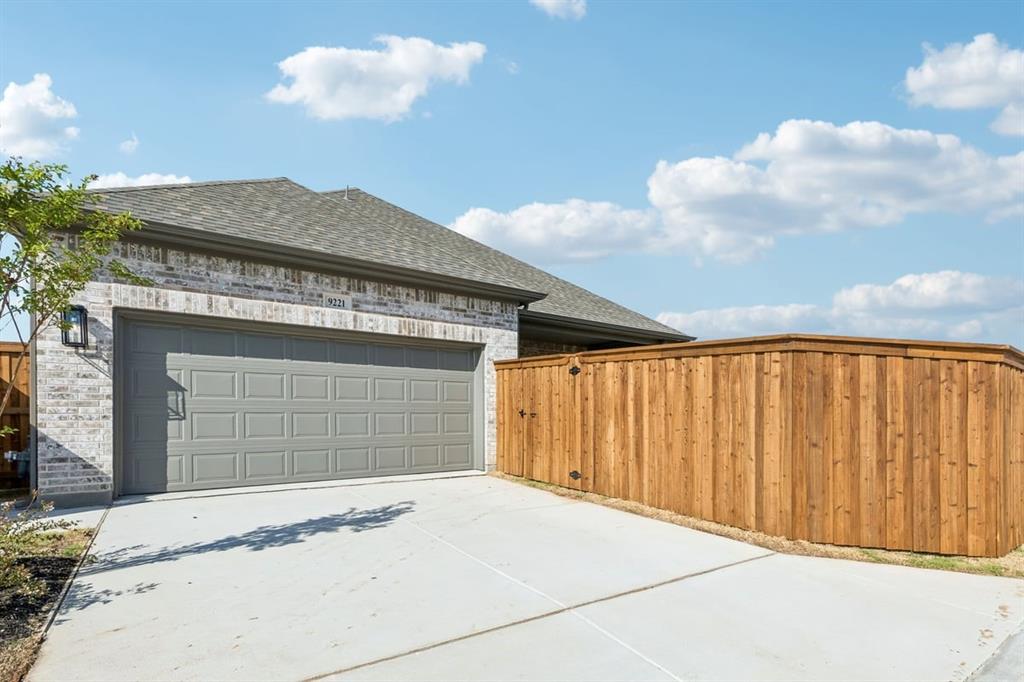 9221 Persimmon Lane Property Photo 8