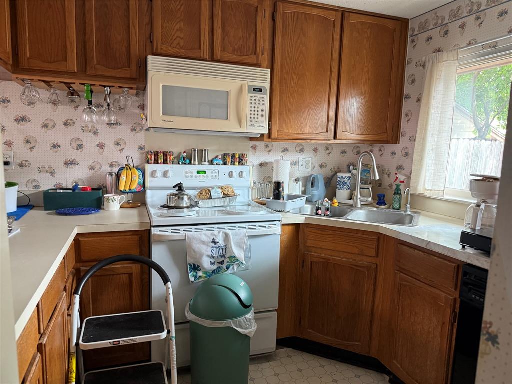 502 Pine Trail Drive Property Photo 4