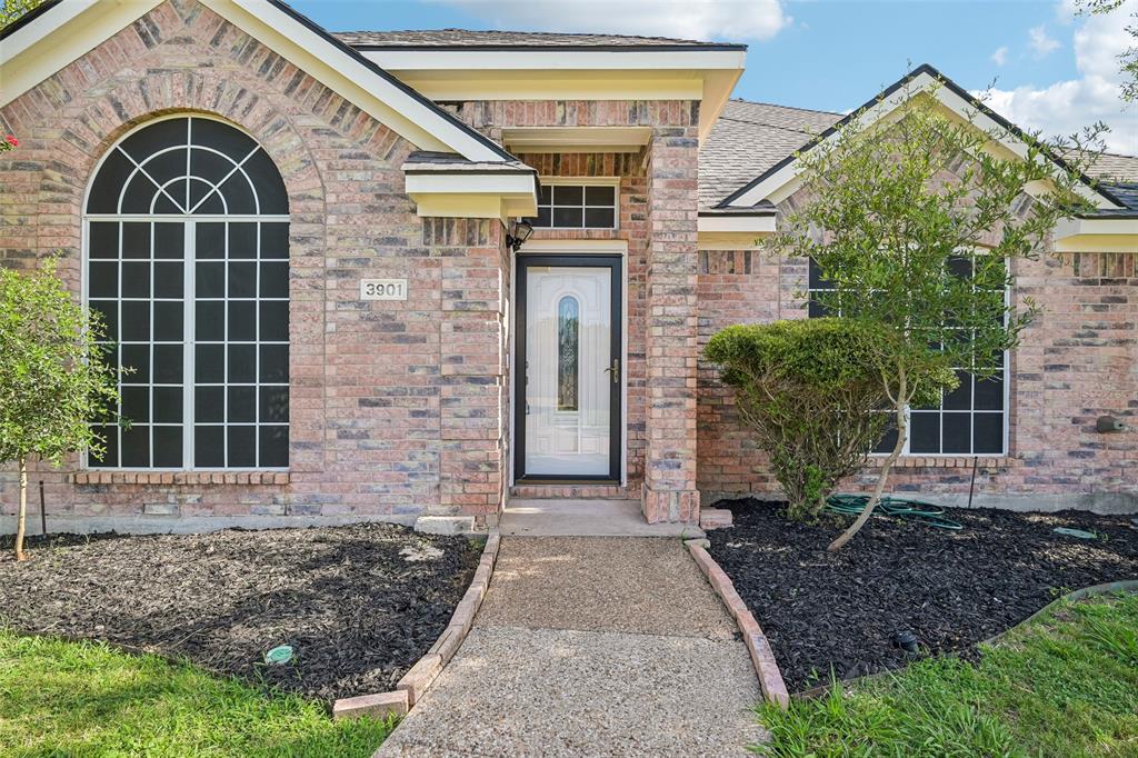 3901 Rolling Hills Drive Property Photo 4