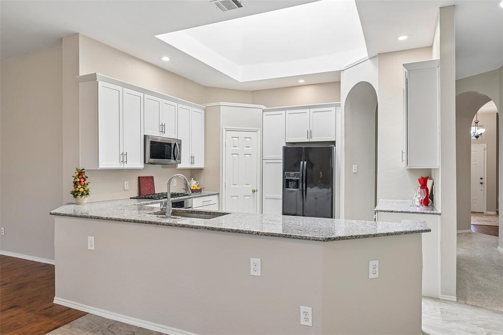 3901 Rolling Hills Drive Property Photo 6