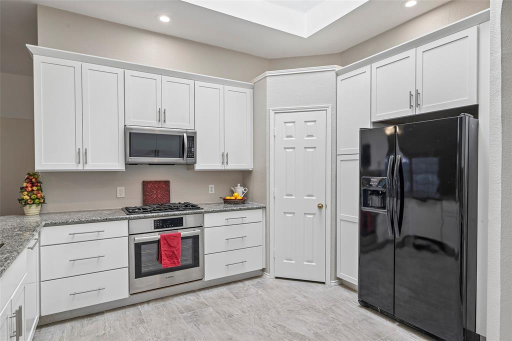 3901 Rolling Hills Drive Property Photo 9