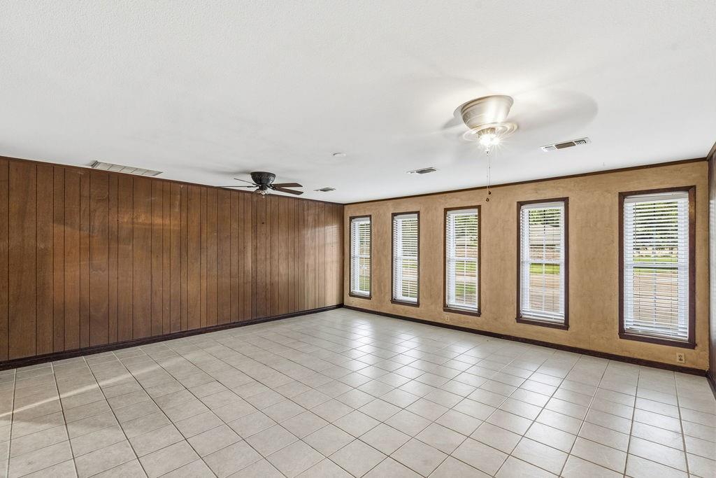 704 Marion Drive Property Photo 11