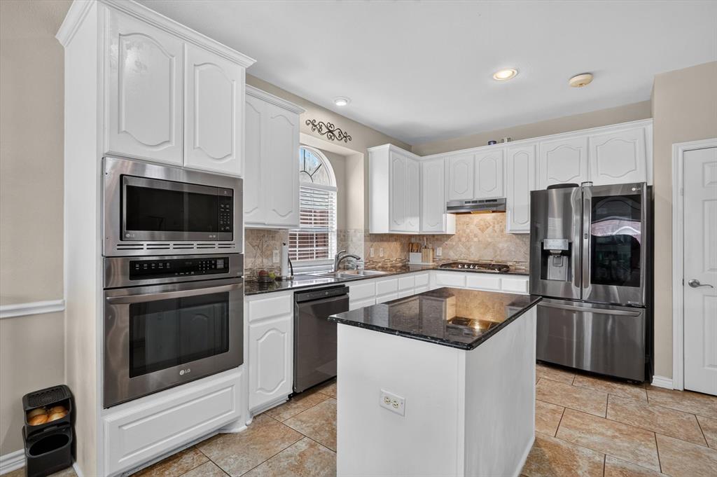 5425 Rolling Meadows Drive Property Photo 4