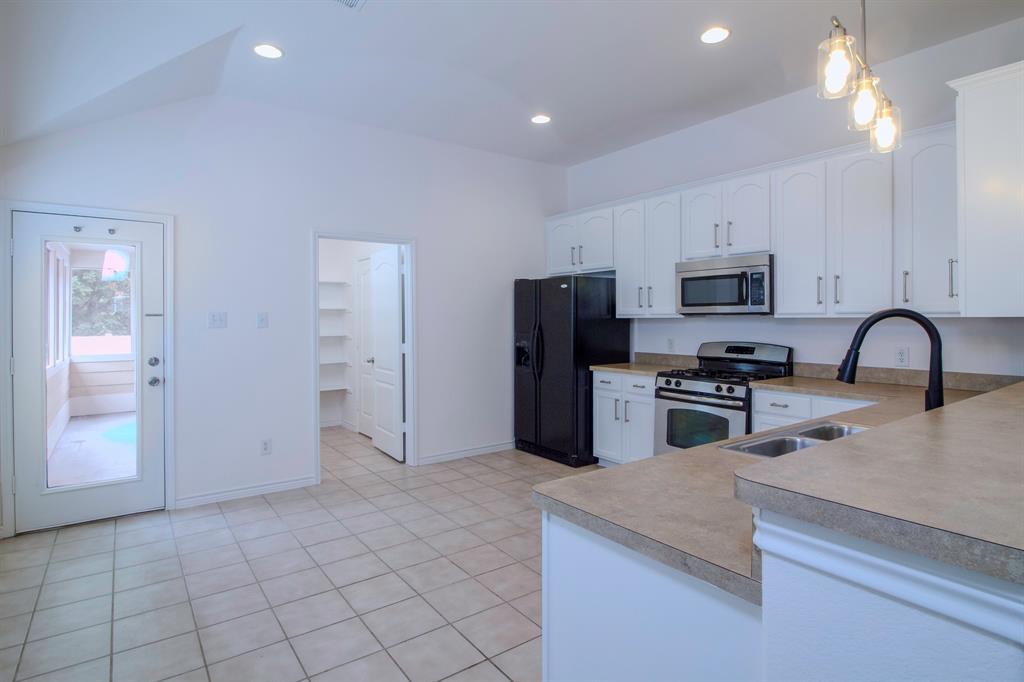 1609 Jasmine Trail Property Photo 5