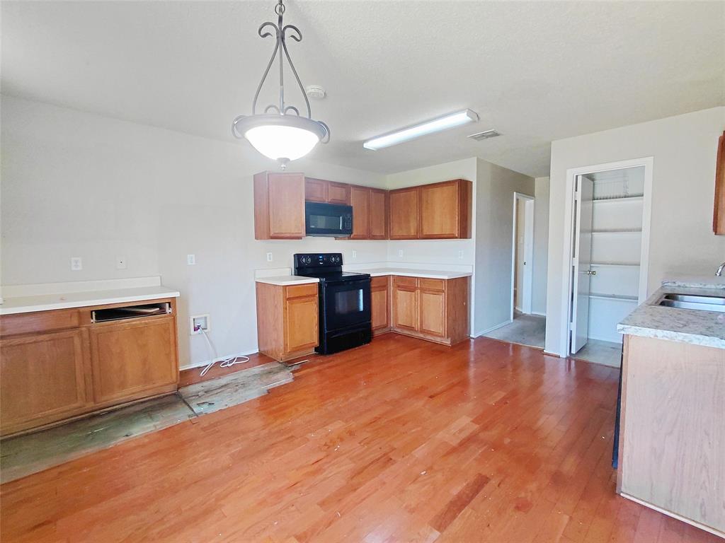 2123 W Grove Lane Property Photo 3