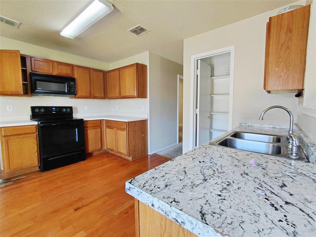 2123 W Grove Lane Property Photo 5