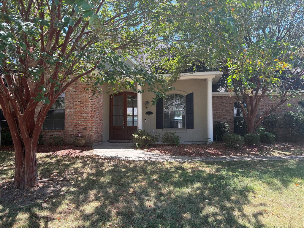 423 Hidden Oaks Circle Property Photo 1