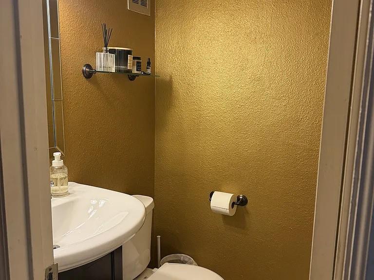 4520 Holland Property Photo 3