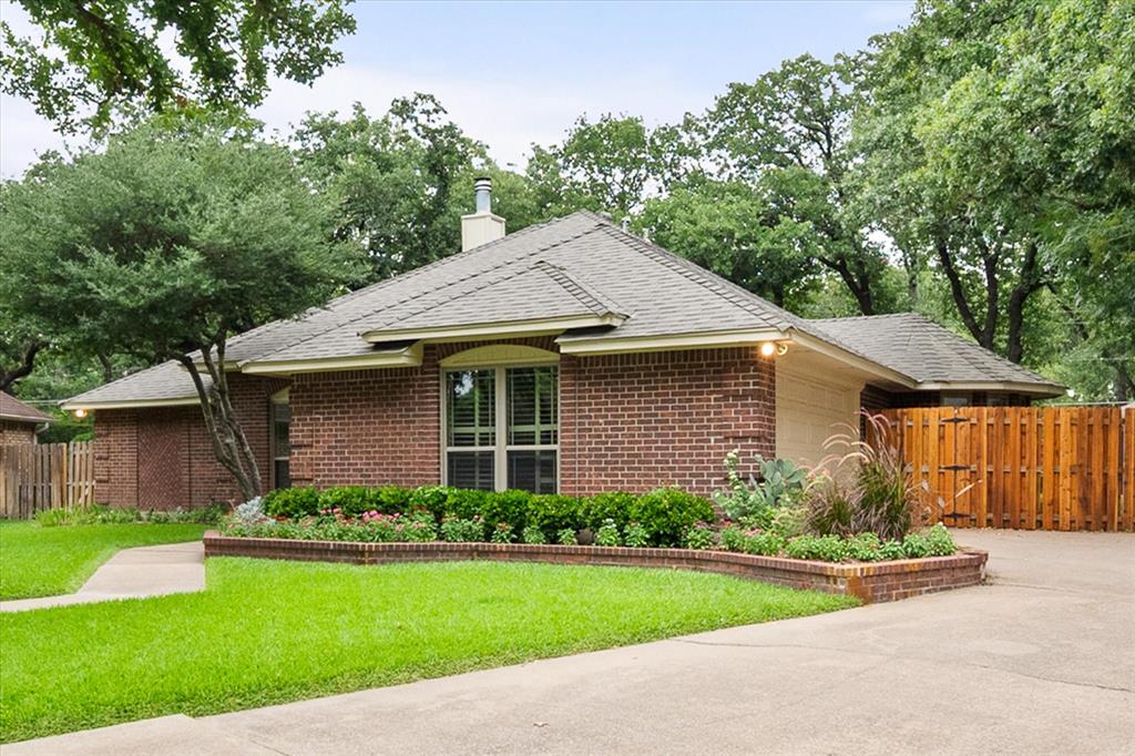 2403 Oak Shadow Court Property Photo 2