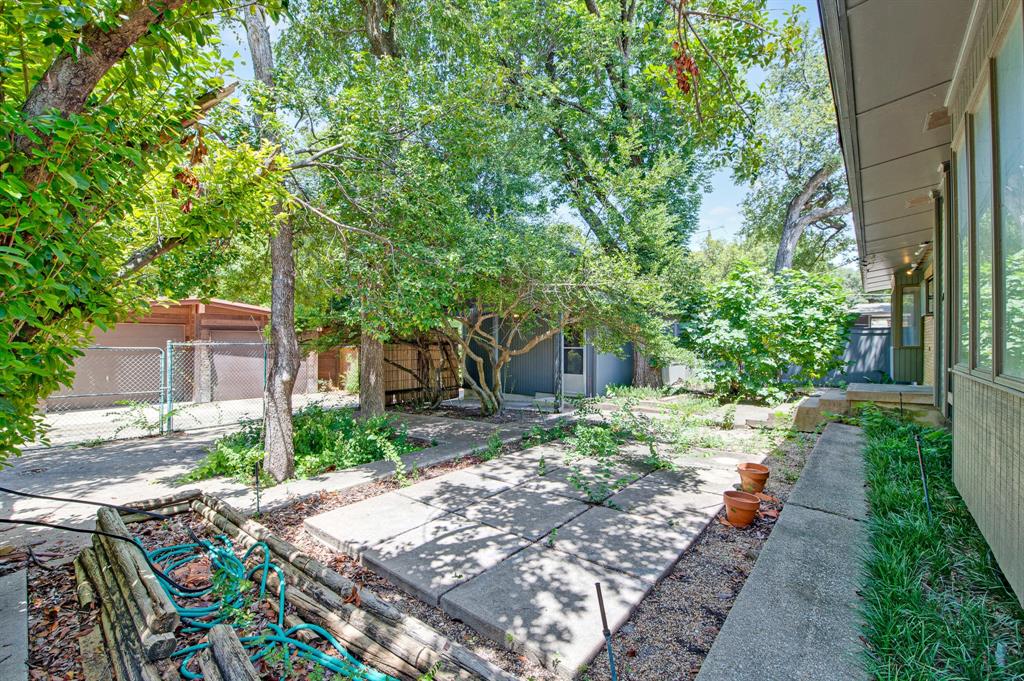 8923 Rolling Rock Lane Property Photo 4