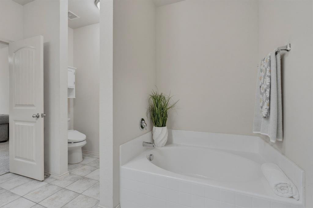 5005 Marina Drive Property Photo 22