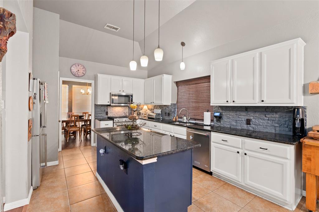 1806 Rolling Bend Drive Property Photo 12