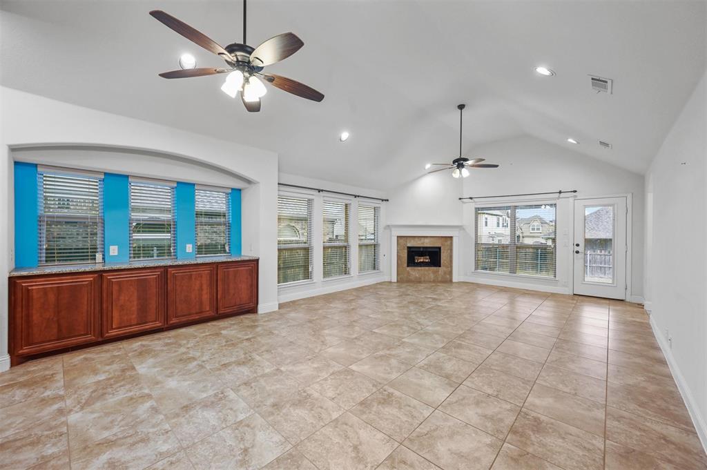 905 Foxtail Drive Property Photo 3