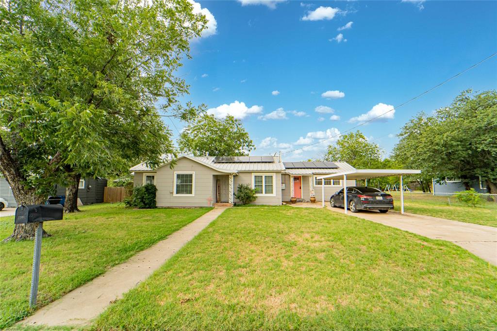 1006 N Live Oak Street Property Photo 1