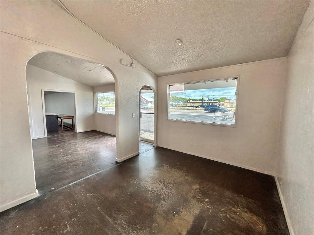1910 E Highway 82 Property Photo 6