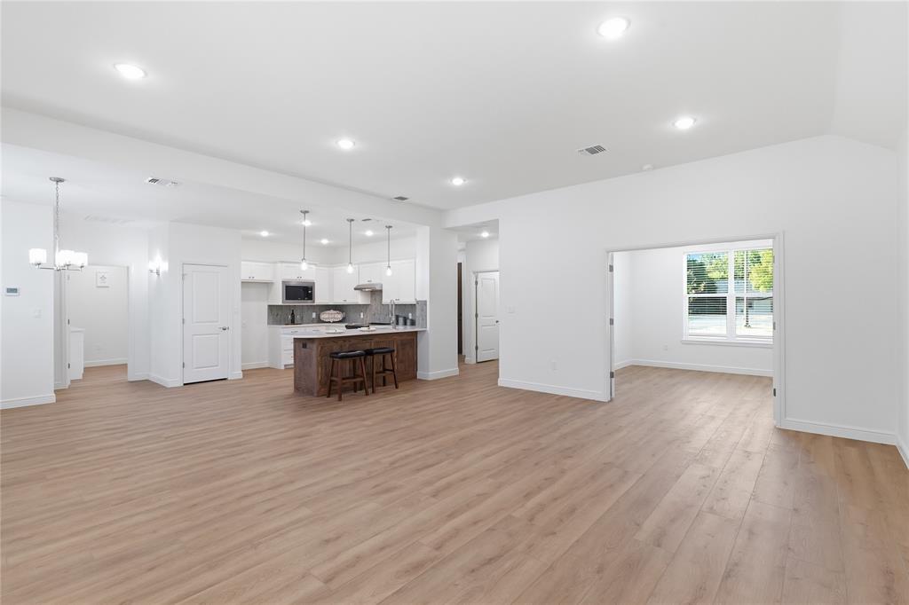 200 E Ewell Street Property Photo 6