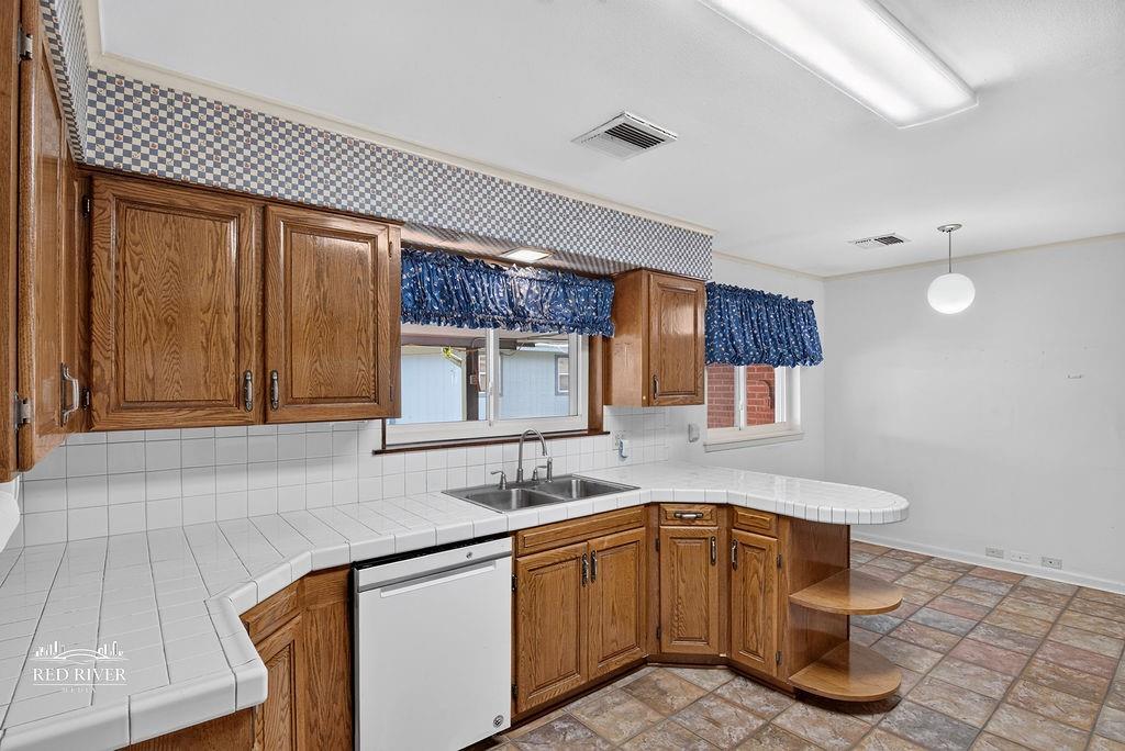 876 River Road Property Photo 12