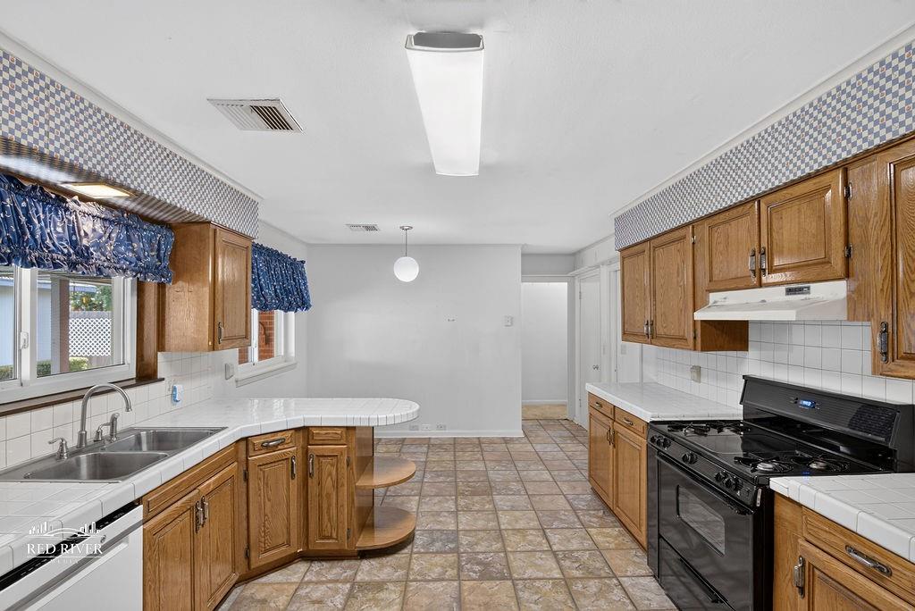 876 River Road Property Photo 14