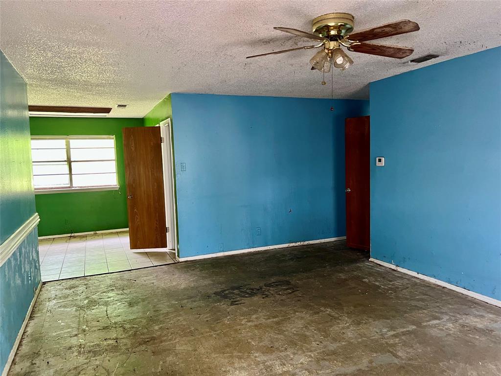 233 Hillcrest Drive Property Photo 2