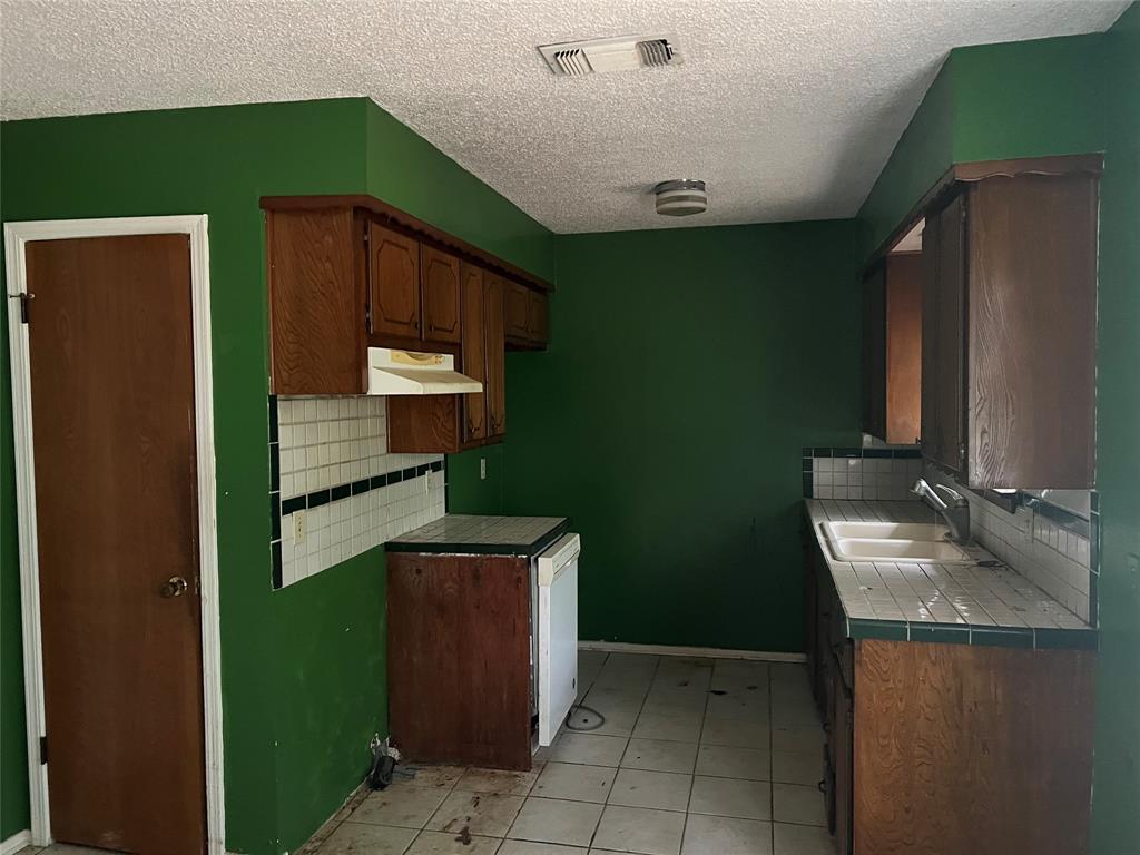 233 Hillcrest Drive Property Photo 4