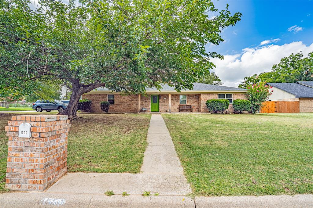 1300 4th Street Property Photo 1