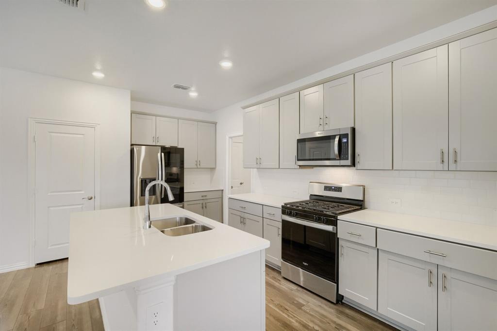 2017 Pine Stone Lane Property Photo 9