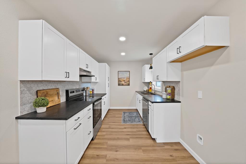 1104 E Russell Avenue Property Photo 1
