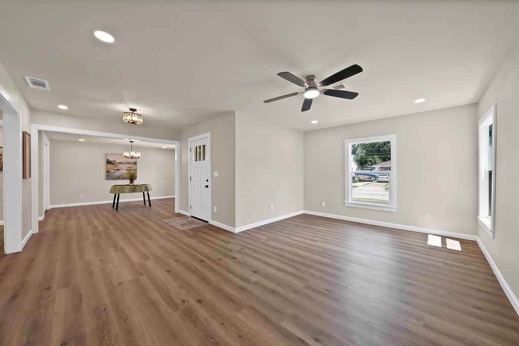 1104 E Russell Avenue Property Photo 2