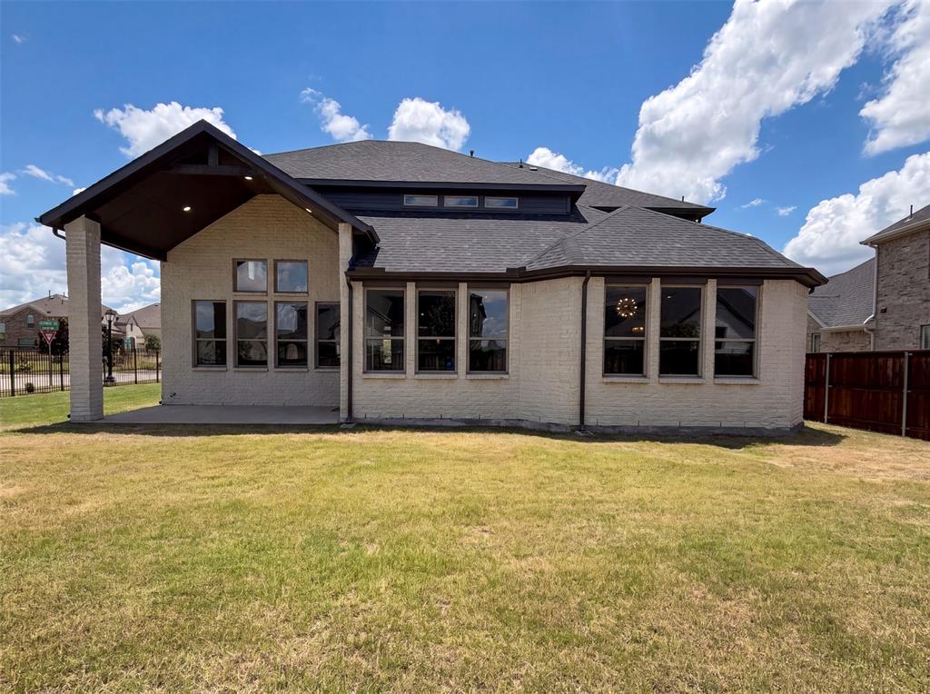 7592 Sanctuary Drive Property Photo 5