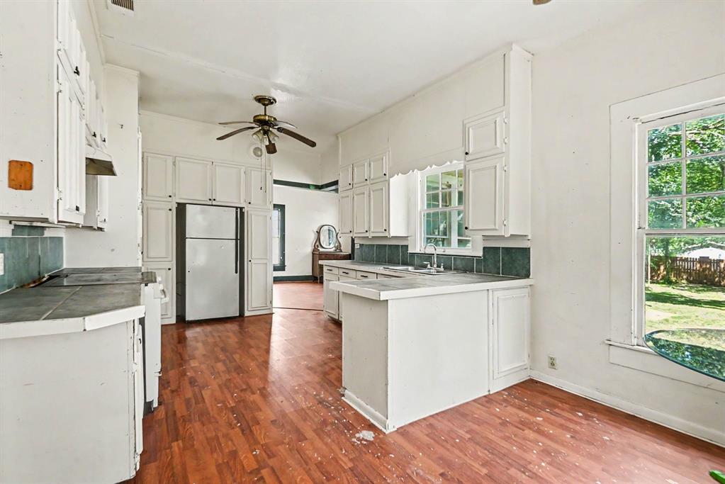 313 S Oak Street Property Photo 7