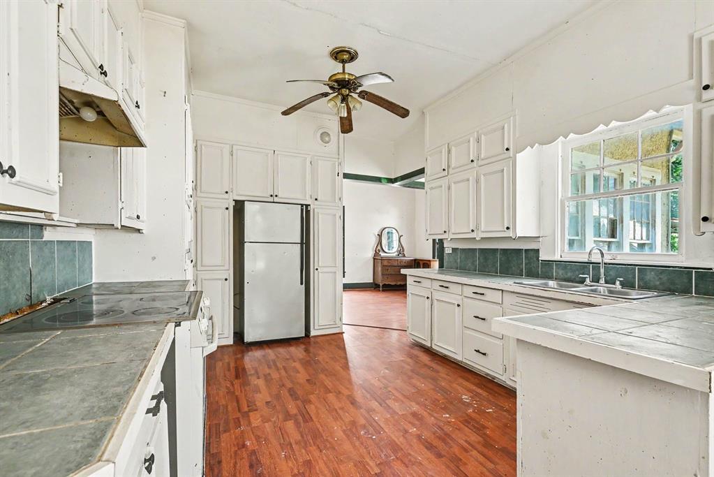 313 S Oak Street Property Photo 8