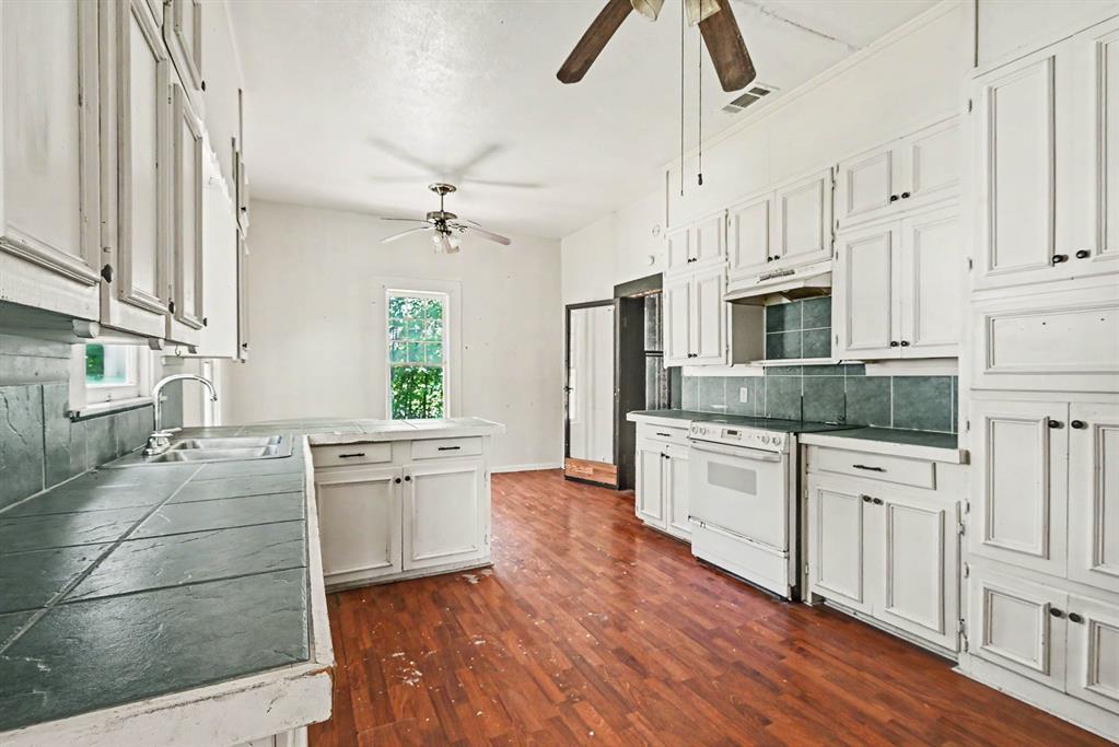 313 S Oak Street Property Photo 10