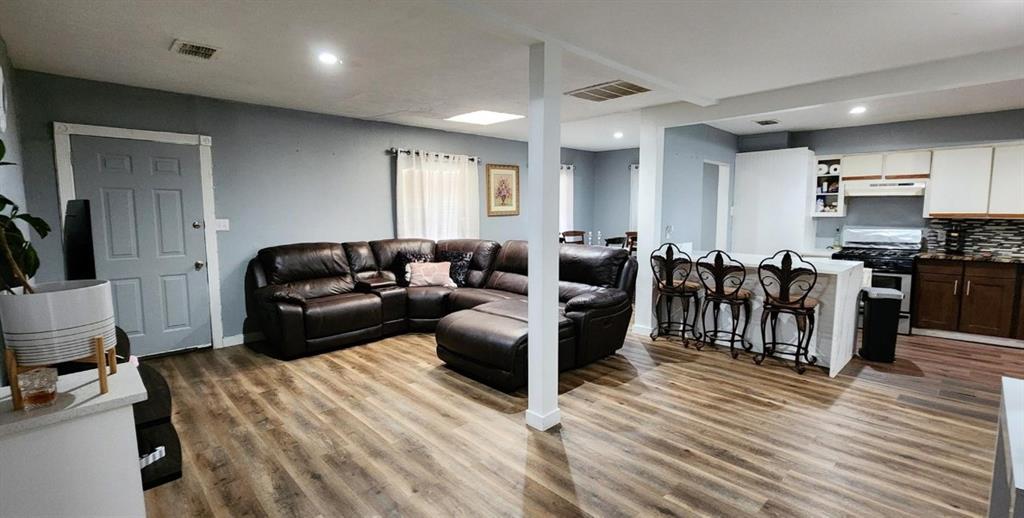 318 Macarthur Boulevard Property Photo 1