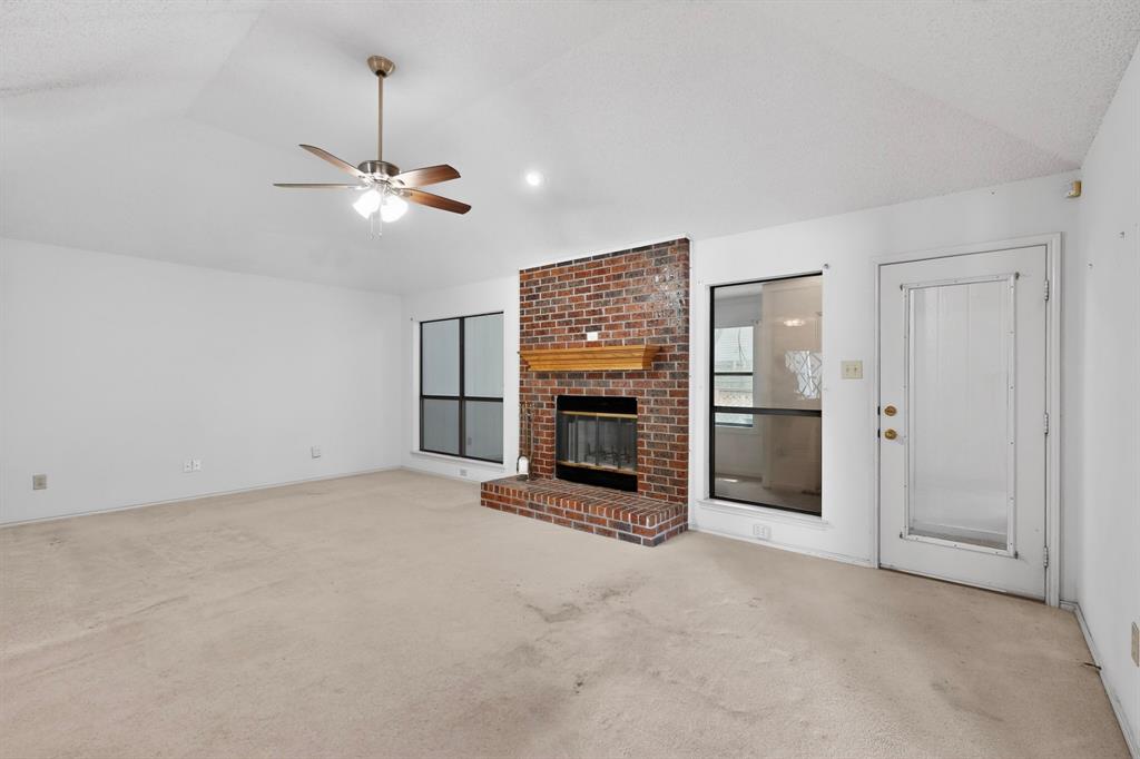 7517 Crosstimbers Lane Property Photo 3