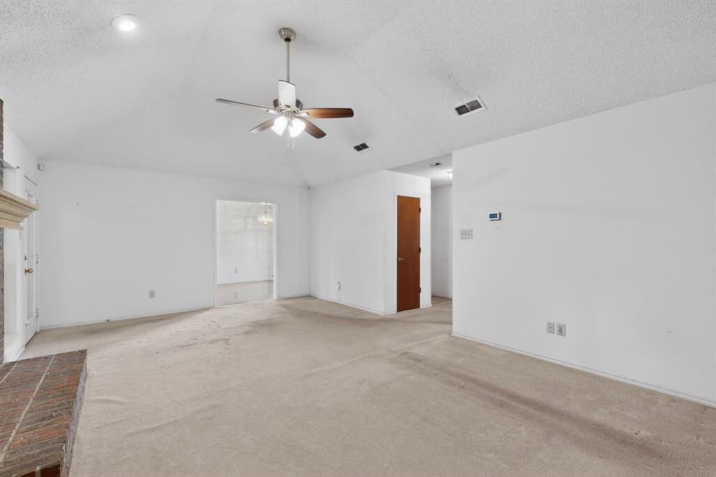 7517 Crosstimbers Lane Property Photo 5