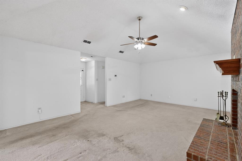 7517 Crosstimbers Lane Property Photo 6