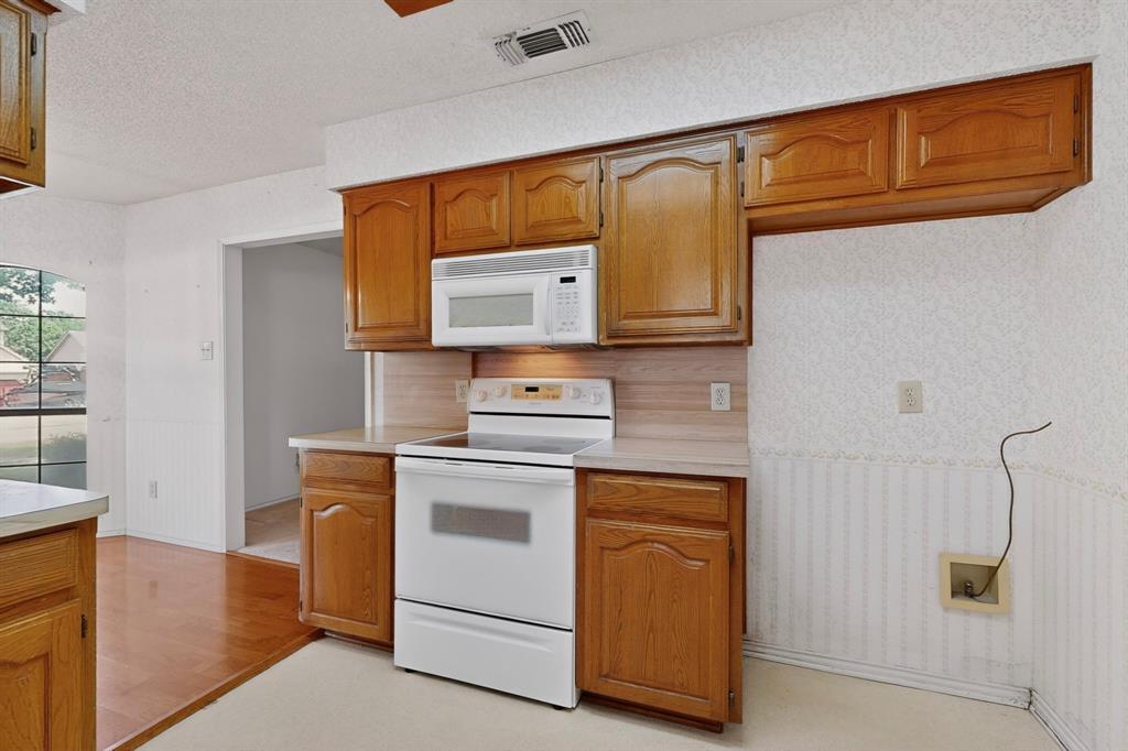 7517 Crosstimbers Lane Property Photo 8