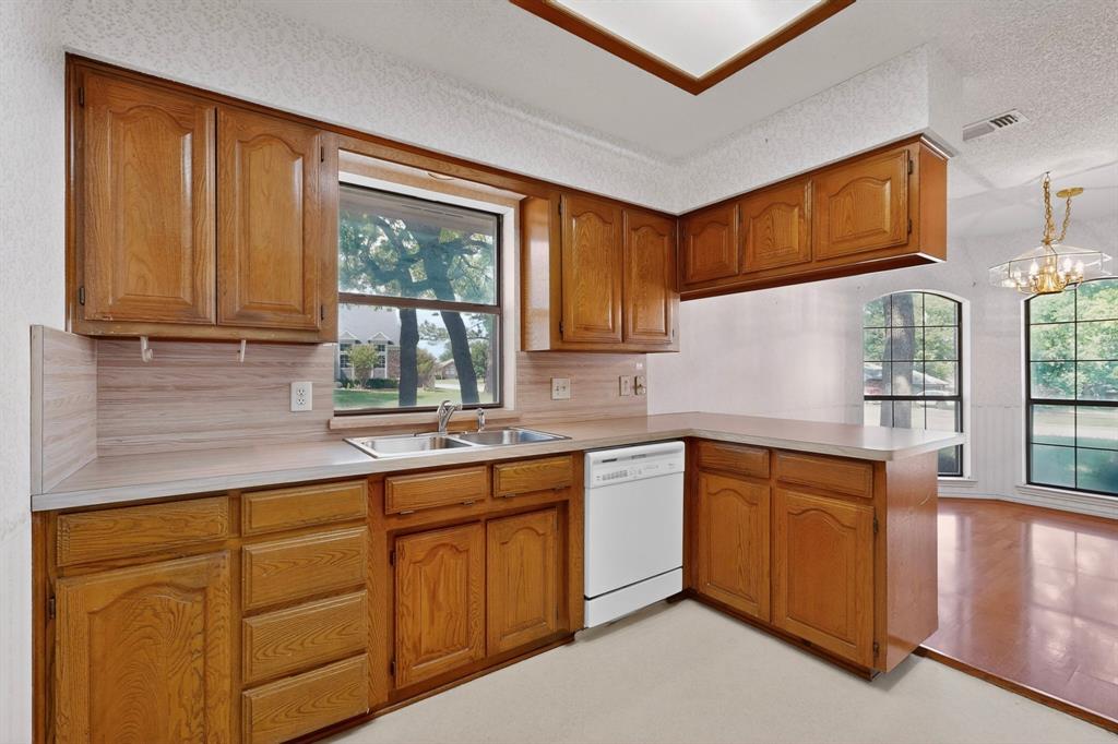 7517 Crosstimbers Lane Property Photo 9