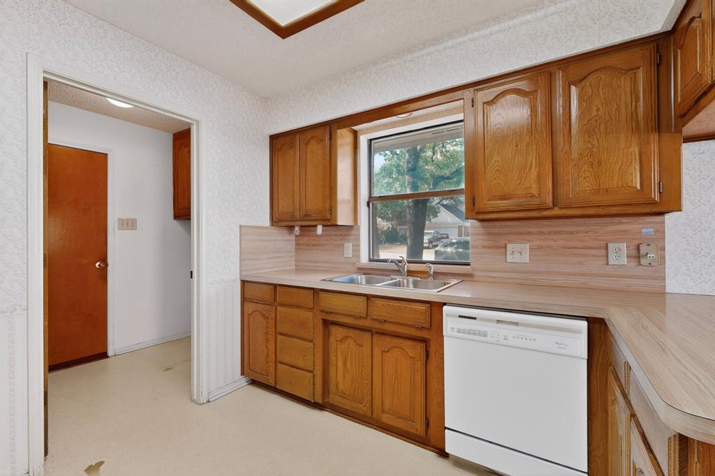 7517 Crosstimbers Lane Property Photo 10