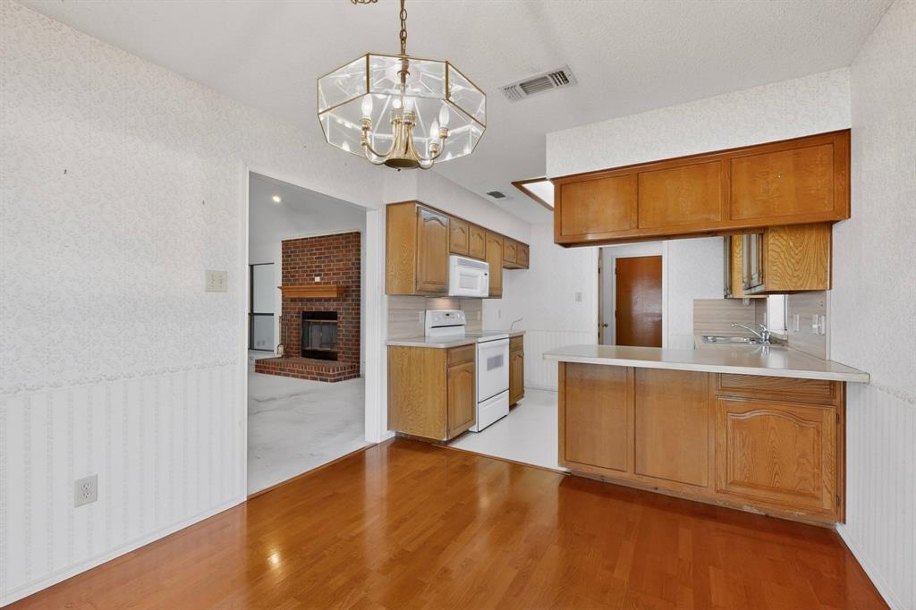 7517 Crosstimbers Lane Property Photo 11