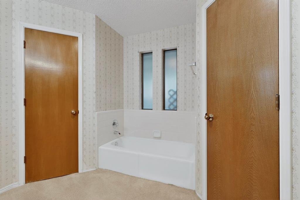 7517 Crosstimbers Lane Property Photo 18