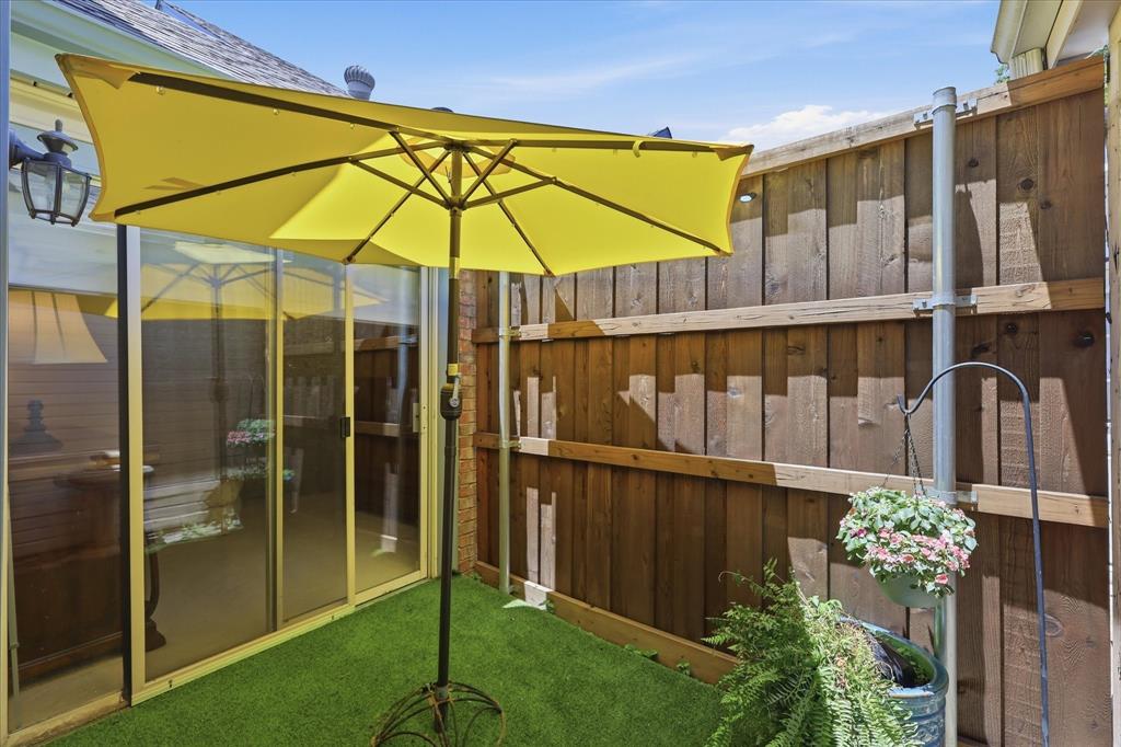 18095 Whispering Gables Lane Property Photo 31