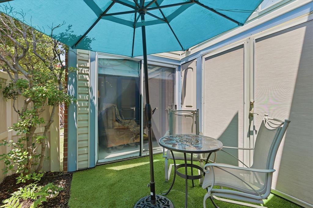18095 Whispering Gables Lane Property Photo 32