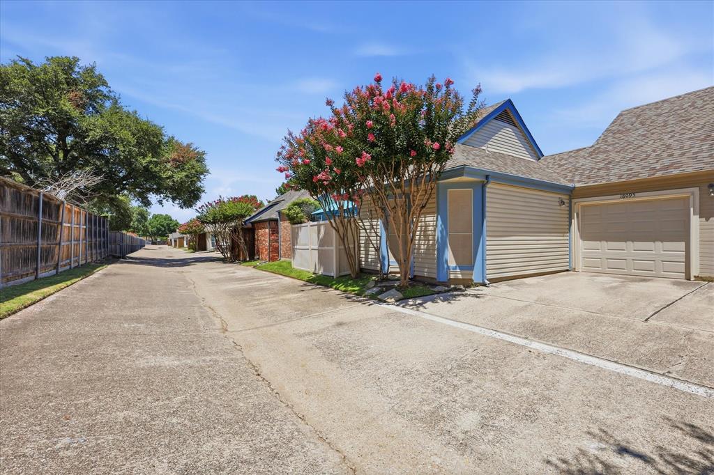 18095 Whispering Gables Lane Property Photo 34