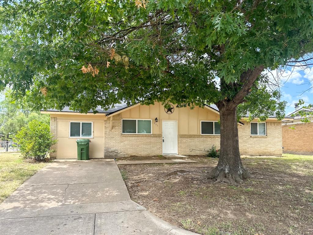 701 Tanglewood Drive Property Photo 1