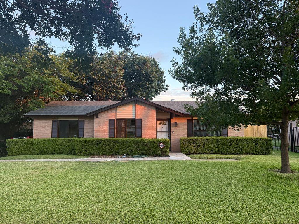 3526 W Rochelle Road Property Photo 1