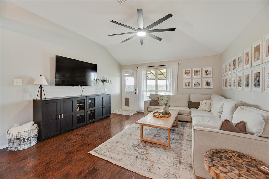 300 Meadow View Lane Property Photo 6