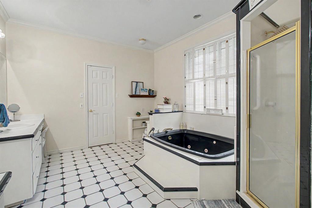 3558 S Nolan River Road Property Photo 18
