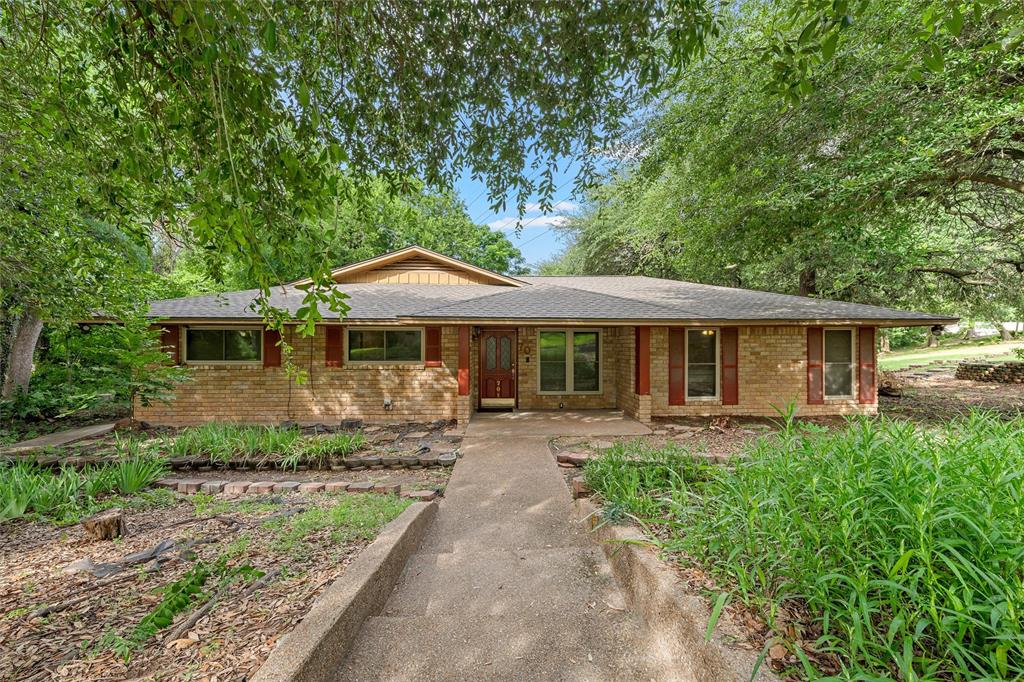 701 Arlington Drive Property Photo 1