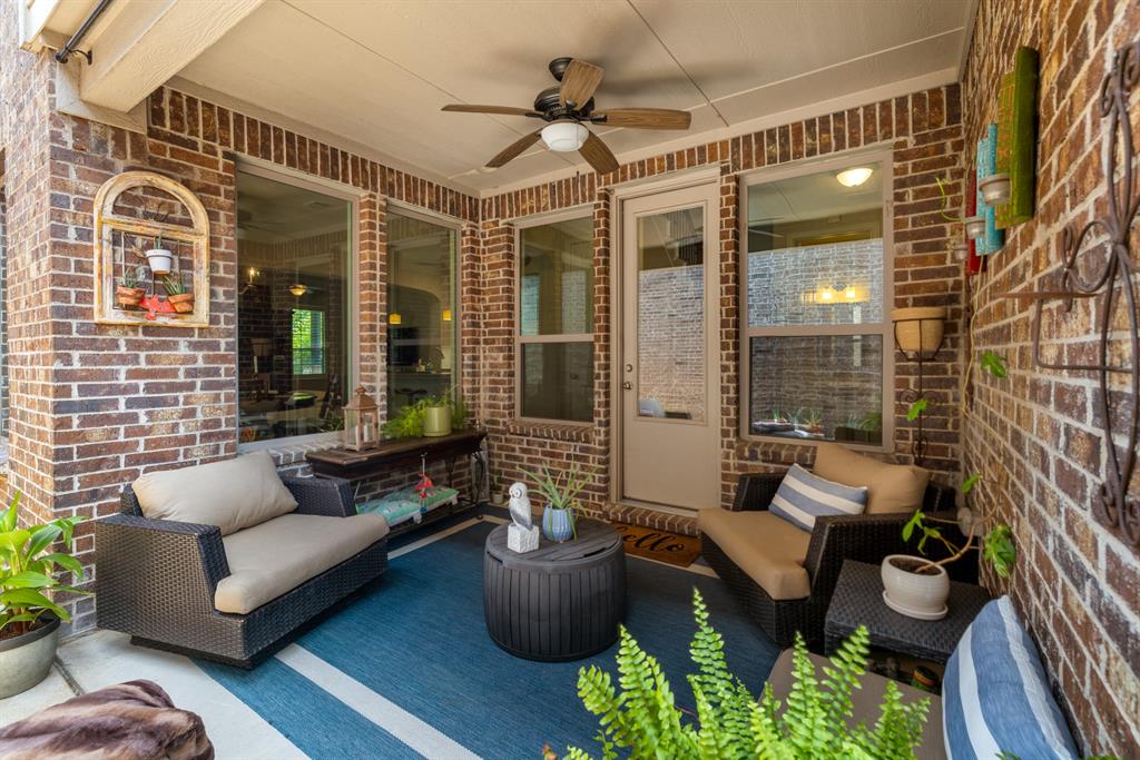 1207 Harris Hawk Way Property Photo 2